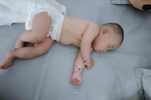 博白宝宝胳膊上起红疙瘩